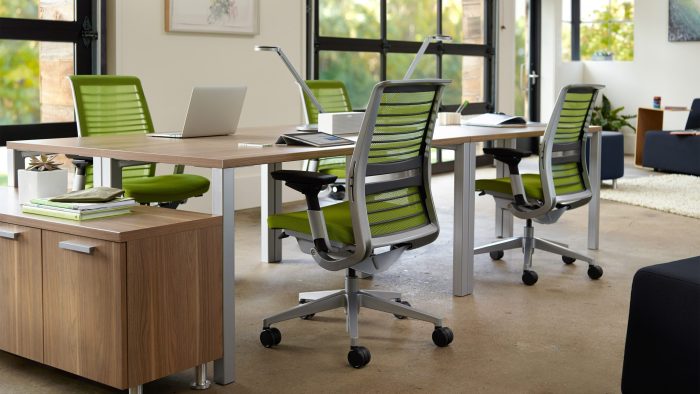 Bürostuhl THINK (Sitzfläche Grau, Rückenlehne Pfeffer) – Bild 5
